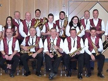 Die Tettauer Blasmusik wird am Wochenende am Wildberghof bei Tettau an zwei Tagen mit einem breiten Repertoire, unter Leitung von Wolfgang Milich, zur Unterhaltung aufspielen.  Foto: K.- H. Hofmann