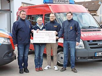 Bei der Spendenübergabe der FFW Heroldsbach/Thurn  Foto: privat