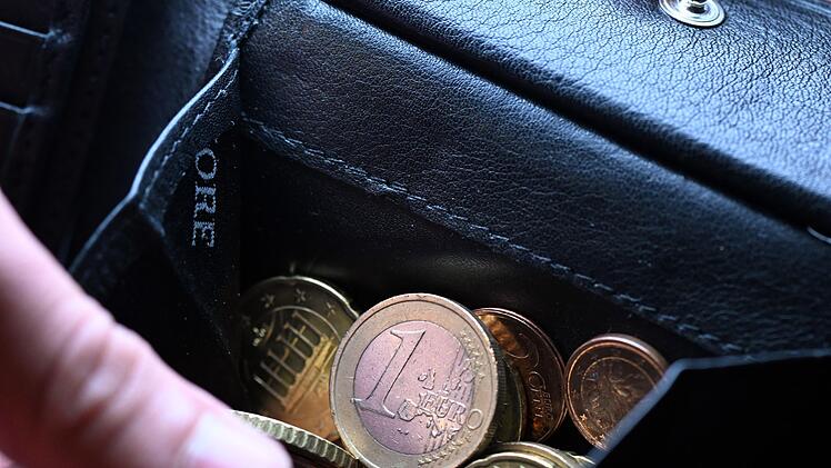 Münzen in einer Brieftasche