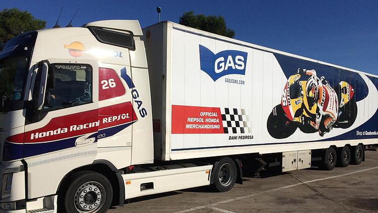 Mit dem Sattelschlepper eines Teamsponsors ging es vom norditalienischen Vicenza ins südspanische Valencia.