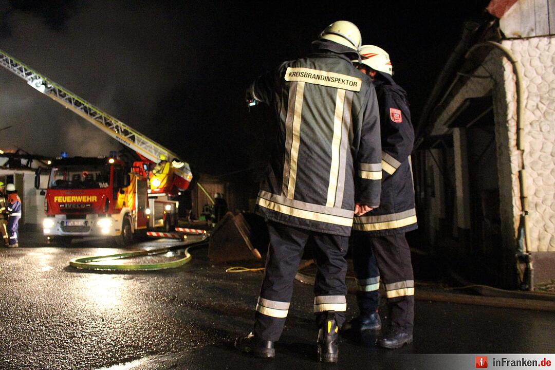 Rund  1.000 Schweine verenden bei Stallungsbrand in Bindlach