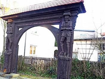 Die "Hölzernen Männer": Das Wahrzeichen wurde 1999 letztmals restauriert. Foto: Petra Zenke