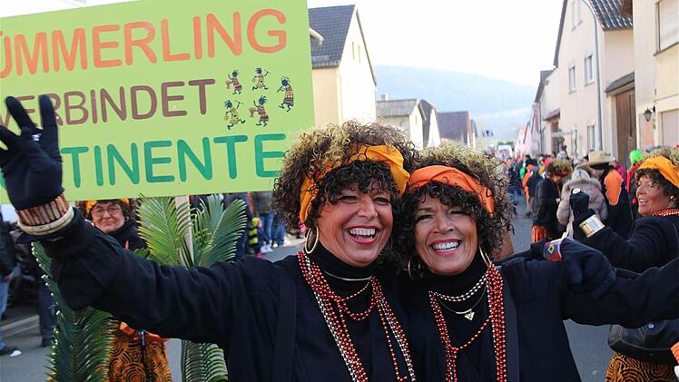 Mitten im Faschingszug in Westheim. Foto: Gerd Schaar