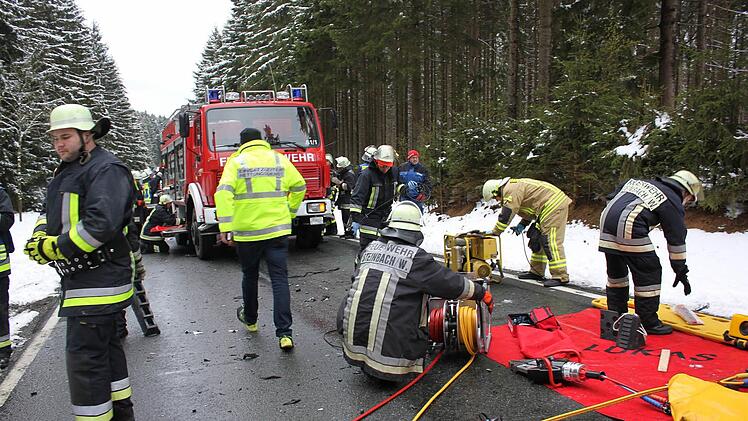 Unfallstelle auf der Kreisstraße 35 zwischen Buchbach und Windheim  Foto: Veronika Schadeck