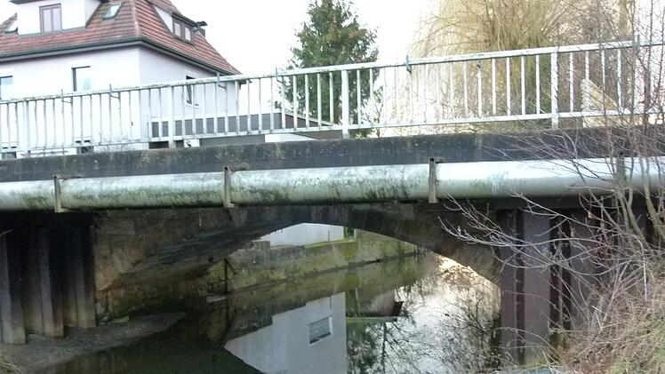 Was wird mit der maroden Brücke über die Röden in Einberg? Mit dieser Frage wird sich der Bausenat in Rödental noch beschäftigen müssen. Foto: Lothar Weidner