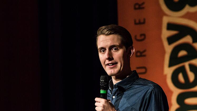 Reichlich Applaus gab es bei der 8. Coburger Comedy-Gala im Kongresshaus Rosengarten.Foto: Jochen Berger