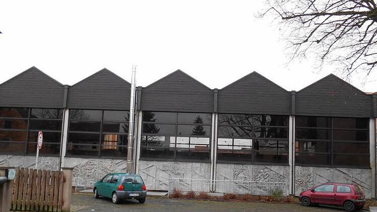 Wasser macht der Turnhalle zu schaffen.Foto: Konrad Götz