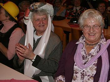 In bester Laune feierten die Stadsteinacher Senioren. Fotos: Sonja Adam