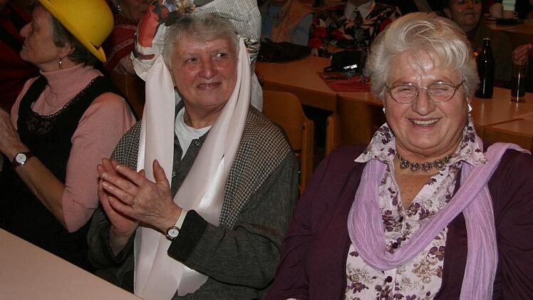 In bester Laune feierten die Stadsteinacher Senioren. Fotos: Sonja Adam