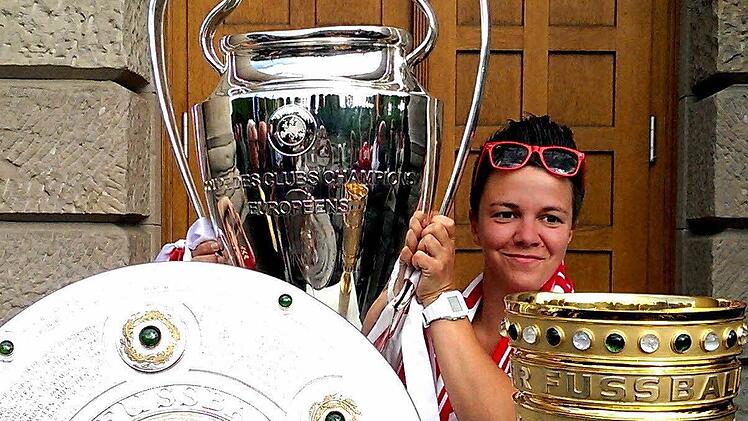 Yvonne Kemmerth ist stolz auf die Erfolge des FC Bayern.