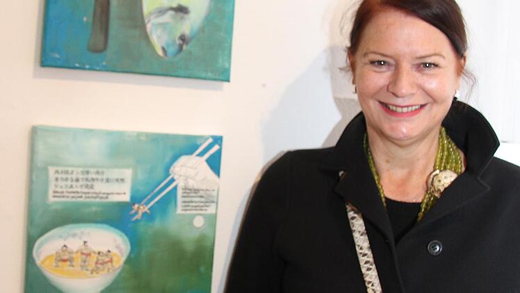 Die Werke des Speisekartenzyklus der Baden-Badener K&uuml;nstlerin Andrea Baumg&auml;rtner haben schon ihre Liebhaber gefunden. Witzig sind die asiatischen Inschriften und Details, wie die in der Suppe k&auml;mpfenden Sumo-Ringer.