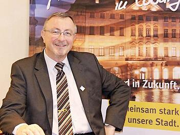 Stadtrat, Vorsitzender des Sportverbands, vierfacher Familienvater, langjähriger Vorstand beim HSC 2000 und nun auch Oberbürgermeisterkandidat: Jürgen Heeb gestern während der Nominierungsversammlung. Foto: Simone Bastian