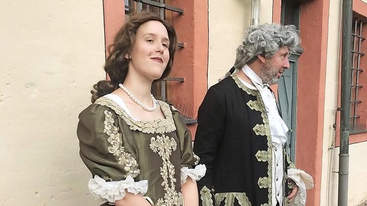 Eine besondere F&uuml;hrung in prachtvoll barockem Gewand  Fotos: Roland Betz