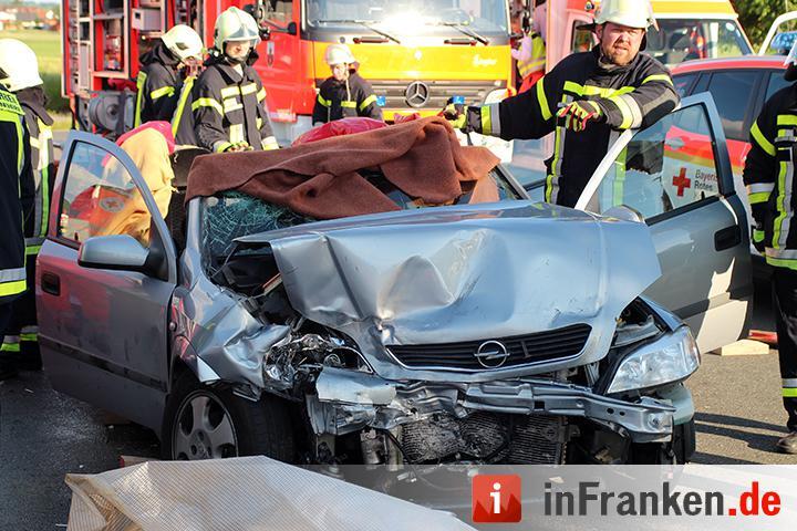 Landkreis Fürth: Frontalkollision bei Zirndorf