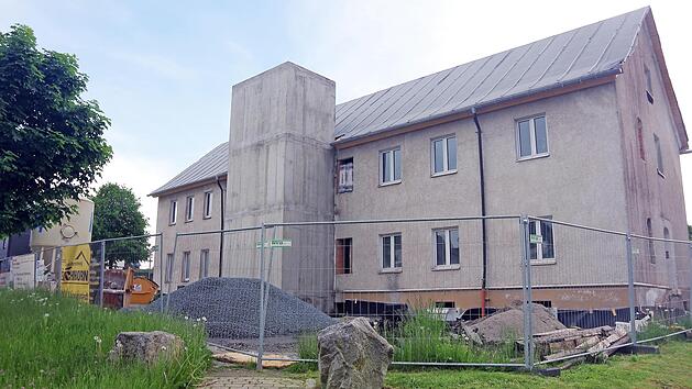 Beim „Haus der Generationen“ in Hirschfeld gehen die Arbeiten in großen Schritten voran.