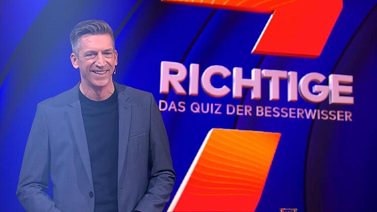 Moderator Steffen Hallaschka begrüßte die Kandidatinnen und Kandidaten der ersten Folge zu einer erneuten Quizrunde. Ob einer von ihnen "7 Richtige" hatte?