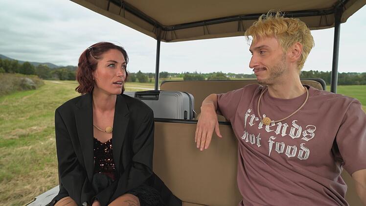 Jakob (rechts) m&ouml;chte Tessa zur&uuml;ckerobern.