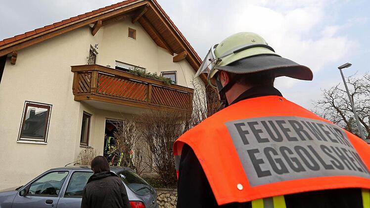 Eine Duftkerze hat am Donnerstag einen Zimmerbrand in Eggolsheim (Landkreis Forchheim) ausgelöst. Drei Menschen wurden leicht verletzt. Foto: News5 / Herse