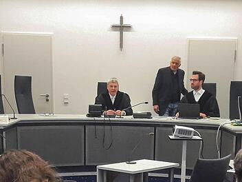 In allen Sitzungssälen des Zentraljustizgebäudes hängt ein Kreuz - im Eingangsbereich noch nicht.Anna Lienhardt