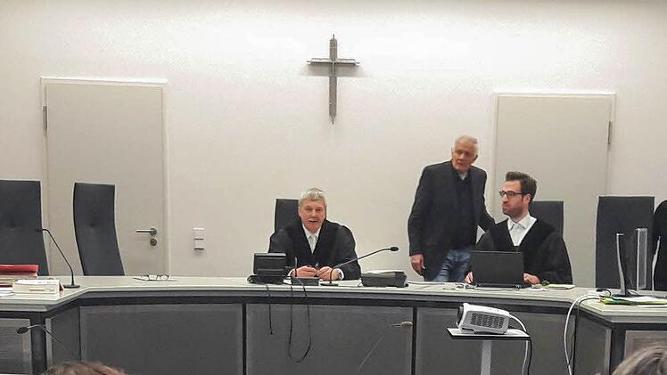 In allen Sitzungssälen des Zentraljustizgebäudes hängt ein Kreuz - im Eingangsbereich noch nicht.Anna Lienhardt