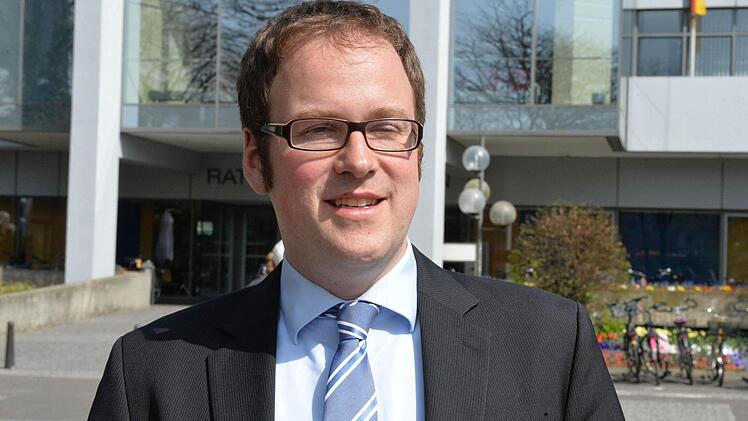 Wir haben dem neuen Erlanger Oberbürgermeister, Florian Janik, vier Bilder gezeigt. Was fällt ihm spontan dazu ein? Foto: Ronald Rinklef