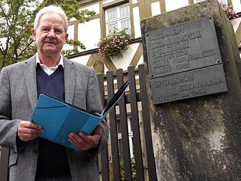 Gerhard Haagen vor dem Katharinenspital: Er war als Kämmerer auch für die Stiftungsangelegenheiten zuständig.  Foto: Mike Wuttke
