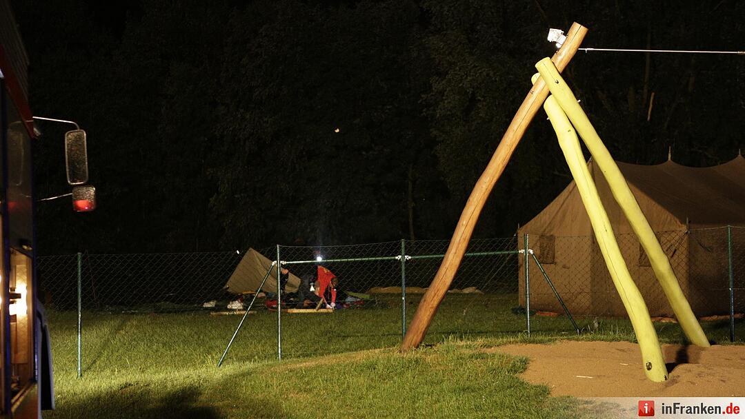 Gewittersturm ueber Zeltlager - 50 Kinder evakuiert