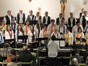 Der Gospelchor bei seinem Auftritt  Foto: Mariell Dörrschmidt