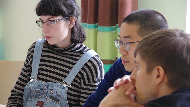 Hanna Stijnen, Jaehoon Choi und Riku Pirtilä (v. l.) stellten in großer Runde das Konzept ihrer Gruppe vor. Foto: Marco Meißner
