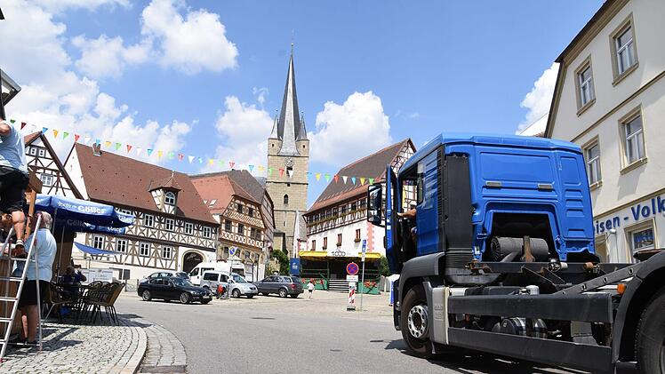 Kurzzeitig wurde es eng auf der Zeiler Hauptstraße. Christoph Wiedemann