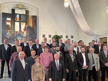 Die neu vereidigten und geehrten Feldgeschworenen in Ramsthal.