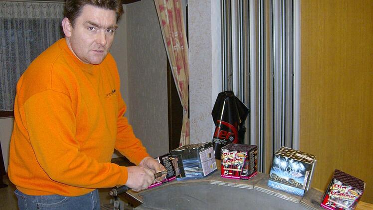 Thomas Kawala kennt sich mit Krachern gut aus. Foto: Malbrich