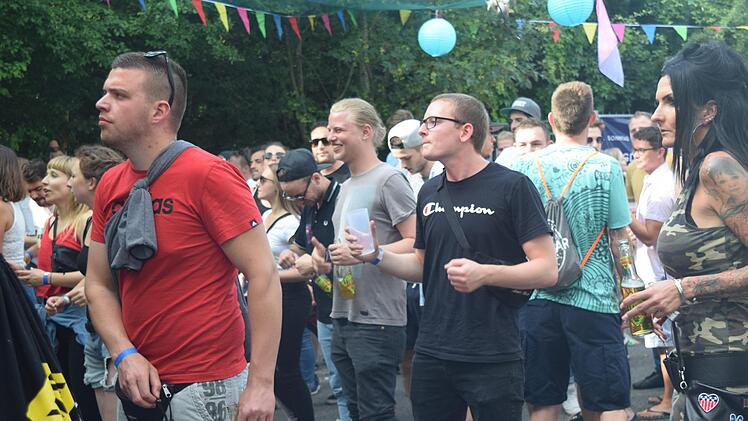Party unter freiem Himme. Foto: Daniela Pondelicek