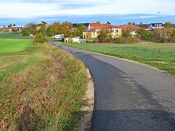 Im Anschluss an die bestehende Straße "Am Hutweg" entsteht in Dankenfeld ein neues Baugebiet mit fünf Bauplätzen.  Foto: Christian Licha