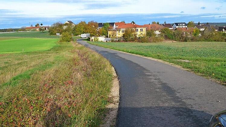 Im Anschluss an die bestehende Straße "Am Hutweg" entsteht in Dankenfeld ein neues Baugebiet mit fünf Bauplätzen.  Foto: Christian Licha