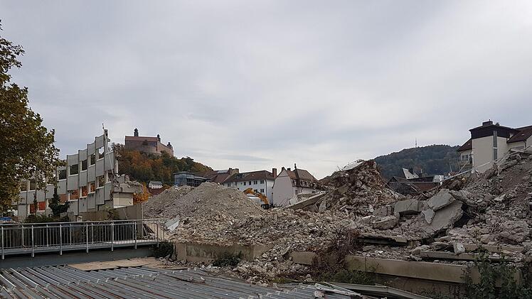 Der Kaufplatz liegt in Schutt und Asche. Foto: Alexander Hartmann