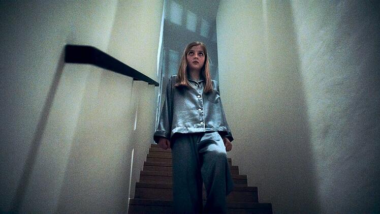 Einer der besten (kurzen) Gruselfilme aus Deutschland, die man seit langem gesehen hat, ist "Vorsicht, Schnecki": Ein &auml;ngstliches M&auml;dchen f&uuml;rchtet sich allein in der Wohnung, weil die Mutter (Friederike Ott) ausgegangen ist.