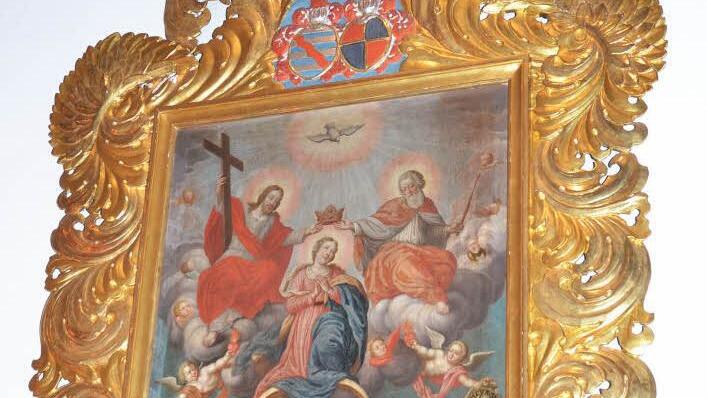 Dieses Gemälde, das Altarbild "Krönung Mariens" aus dem Jahr 1700 mit den Wappen derer von Redwitz, soll restauriert werden. Es ziert momentan die Ostwand der Kirche und soll später an der Nordwand der Simultankirche Heiligste Dreifaltigkeit in Theisenort angebracht werden.