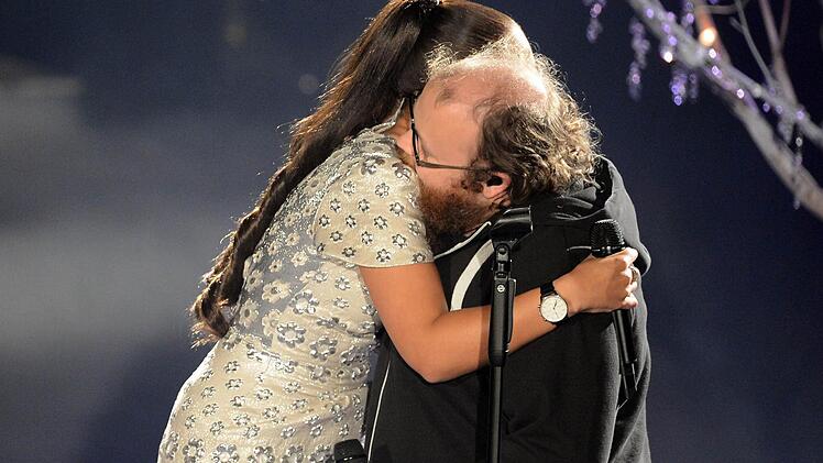 Andreas Kümmert mit Sängerin Rebecca Ferguson. Foto: dpa