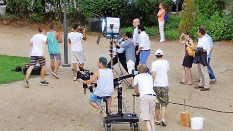 Das Schweinfurter Filmteam beim Dreh im Luitpoldpark Fotos: Kidd & Braun