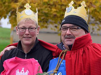 Prinz Köählschdiel" alias Matthias Fehr und seine Frau als Hoheit an seiner Seite sind das neue Prinzenpaar, das in Lauter und Katzenbach die Herrschaft übernommen hat. Foto: Peter Rauch