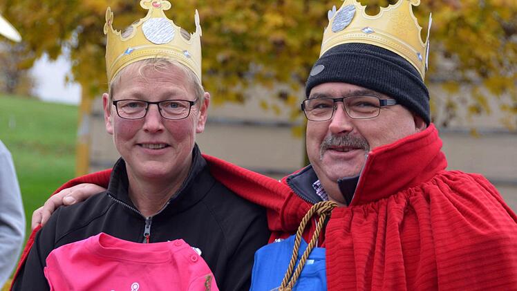 Prinz Köählschdiel" alias Matthias Fehr und seine Frau als Hoheit an seiner Seite sind das neue Prinzenpaar, das in Lauter und Katzenbach die Herrschaft übernommen hat. Foto: Peter Rauch