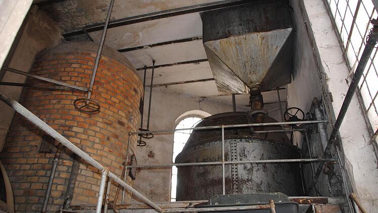 Vorher und Nachher: Der Läuterbottich musste weichen...  Foto: Sabine Weinbeer