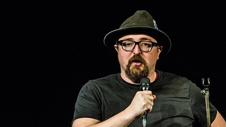 Helmut A. Binser beim Coburg-Gastspiel im "Schwarzen Bären". Foto: Jochen Berger