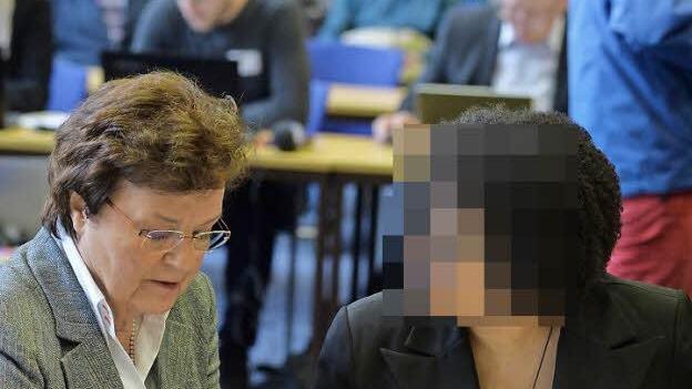 Viel zu tun hatte die Dolmetscherin der Angeklagten Maria S.: Ursula Paluch-Schilling aus München.