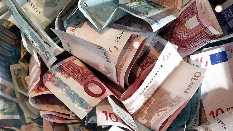 Der Marktgemeinderat Euerdorf hat den Haushalt  für 2019 beschlossen. Er hat ein Gesamtvolumen von rund 7.91 Millionen Euro. Symbolfoto: Jens Wolf/Zentralbild/dpa