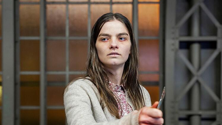 Mutiges Casting: Die Dresdener Schauspielerin Emilie Neumeister, die schon oft in deutschen Krimis T&ouml;chter verk&ouml;rperte, soll im Film 16 Jahre als sein. In Wahrheit ist sie jedoch Mitte 20 - was man ihr auch ein bisschen ansieht.