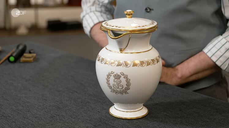 Die Hei&szlig;wasserkanne "Service des Princes" aus Porzellan von 1843 stammte aus dem Hause des franz&ouml;sischen K&ouml;nigs Louis-Philippe I. und war 600 bis 800 Euro wert.