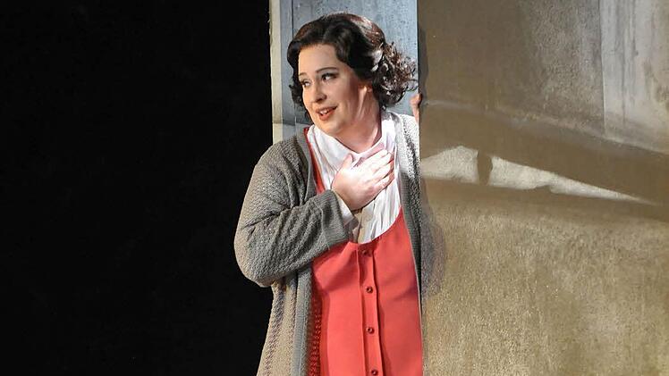 Szene aus der Wiederaufnahme von "La Bohème" in Coburg. Celeste Siciliano als Sophie Foto: Andrea Kremper