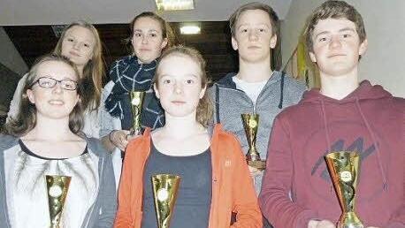 Die erfolgreichsten Sportler der Schwimmabteilung des TV Ebern (hinten von links): Leonie Hagel, Anna Neubauer, Moritz Werner, (vorne von links): Lara, Inka und Alexander Amend. Johanna Fößel und Rosana Gallella fehlen auf dem Bild. Foto: Wolfgang Dietz